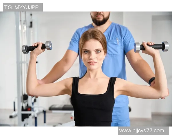 哑铃哑铃的力量与魅力探秘如何通过训练塑造完美身材与健康生活